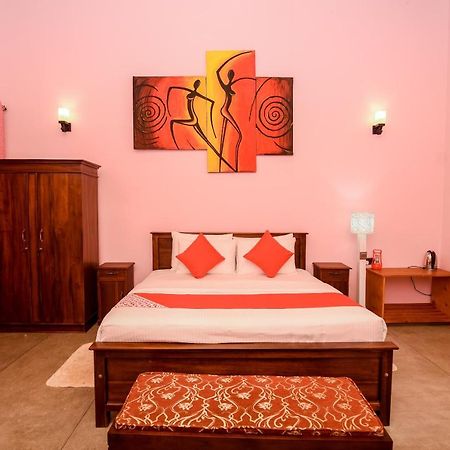 Man Mountain Villa Matale Exterior foto